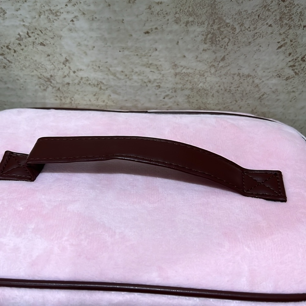 Juicy Couture Vintage Inspired Pink Velour Makeup Bag - Picture 5 of 7